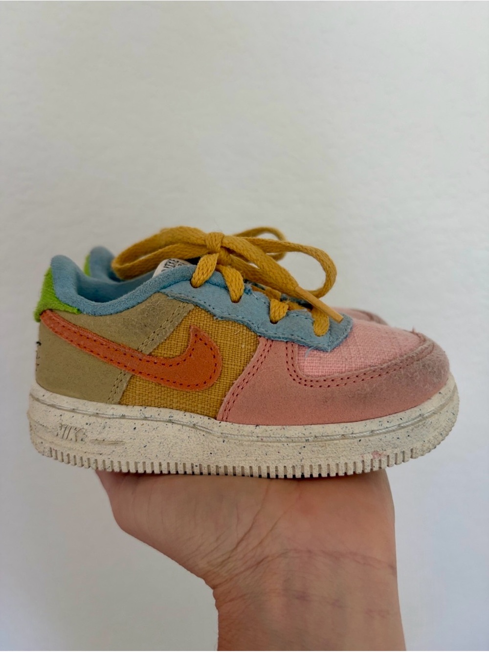 Nike Kids Multi-Color Low Top Sneakers | 7c |Peach, Yellow, Green, Blue